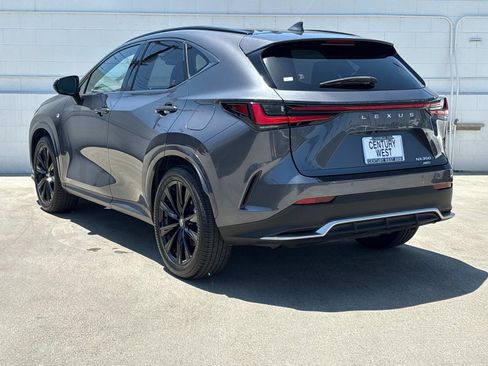 Used 2024 BMW 330i xDrive 330i xDrive Sedan AWD w/ Premium Package image 5