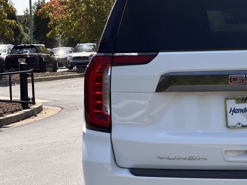 Used 2023 GMC Yukon XL AT4 w/ AT4 Premium Package AWD/4WD image 22