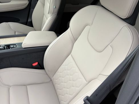 New 2026 Volvo XC60 B5 Plus w/ Protection Package Premier AWD/4WD image 18