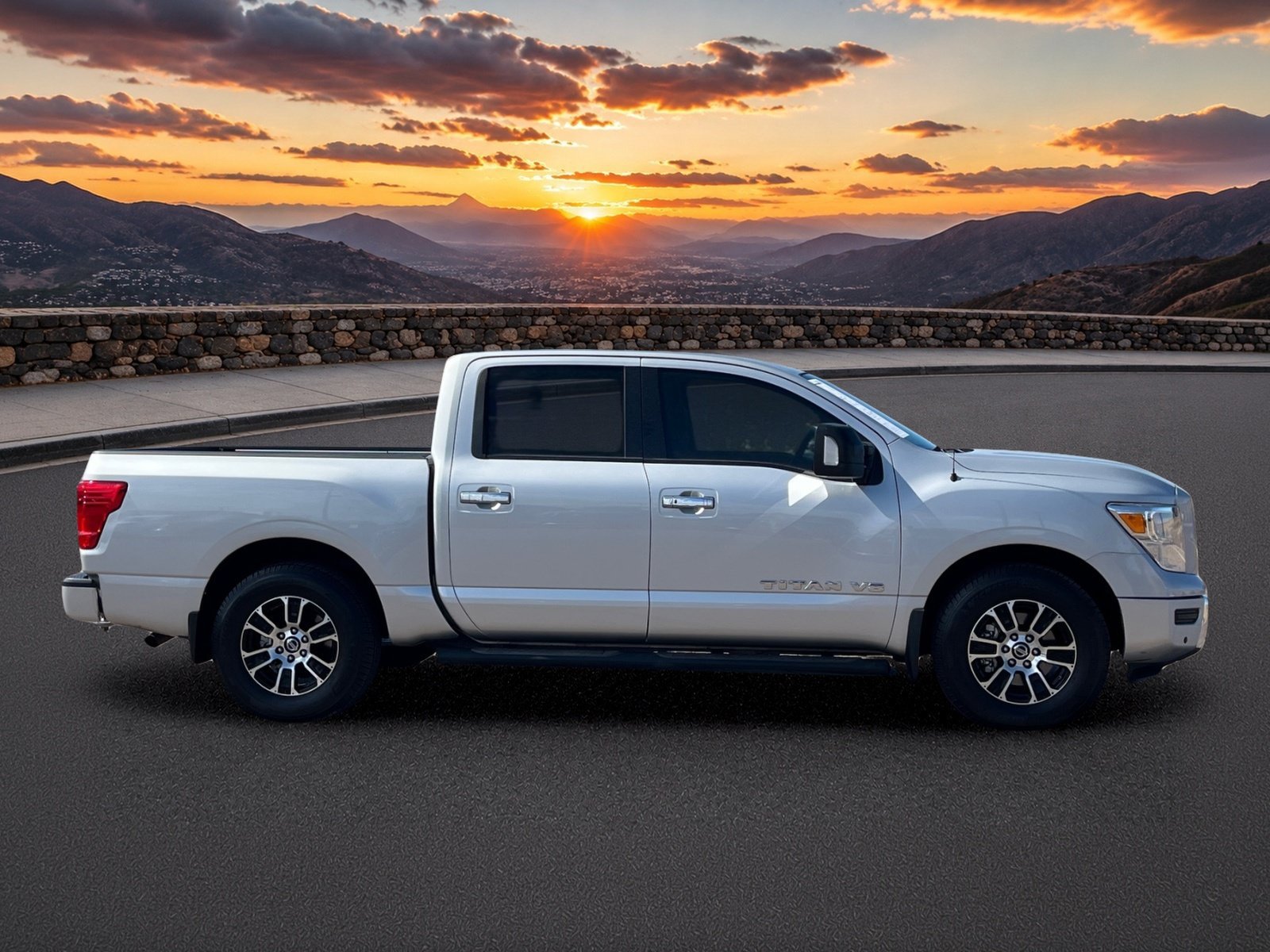 Used 2020 Nissan Titan SV w/ SV Convenience Package RWD image 6