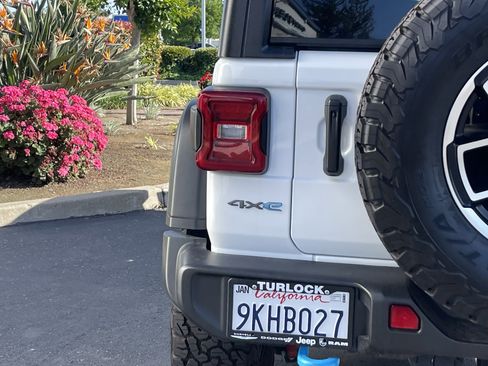 Used 2024 Jeep Wrangler Unlimited Rubicon 4xe AWD/4WD image 8