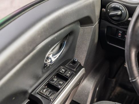 Used 2018 Nissan Titan SV w/ SV Convenience Package image 27