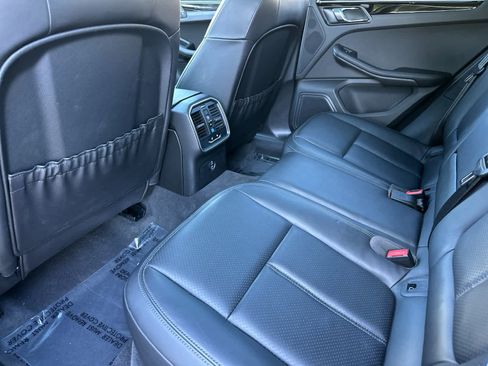 Certified 2025 Porsche Macan AWD/4WD image 13