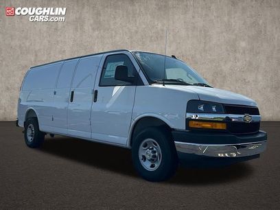 New 2025 Chevrolet Express 3500 Work Van w/ Driver Convenience Package