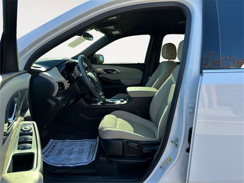 Used 2023 Chevrolet Traverse LS image 9