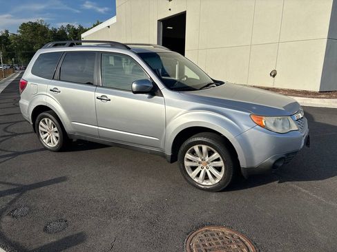 Used 2013 Subaru Forester 2.5X Premium w/ All-Weather Plus Pkg AWD/4WD image 3