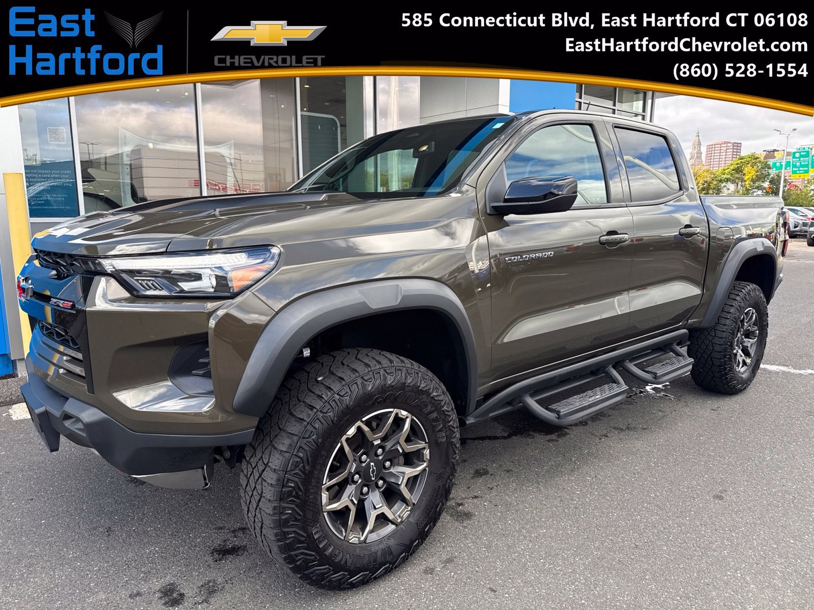 Used 2024 Chevrolet Colorado ZR2 w/ Safety Package AWD/4WD image 1