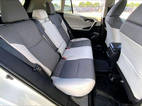Used 2021 Toyota RAV4 XLE FWD image 19
