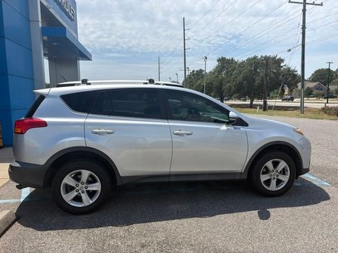 Used 2013 Toyota RAV4 XLE FWD image 4