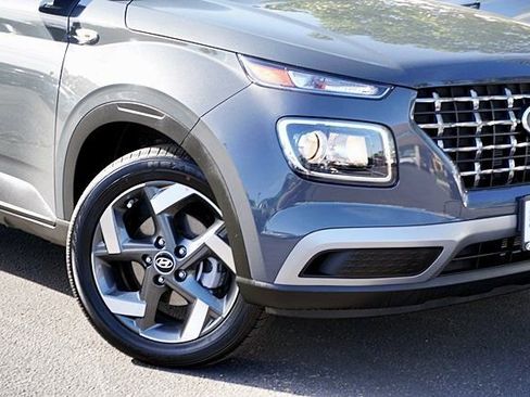Certified 2026 Hyundai Venue SEL FWD image 4