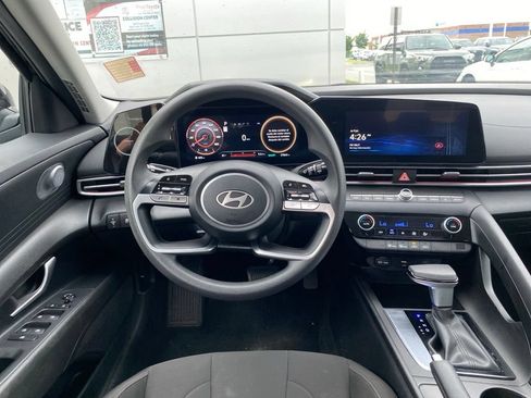 Used 2024 Hyundai Elantra SEL FWD image 10