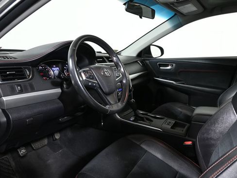 Used 2016 Toyota Camry XSE w/ Moonroof Package FWD image 4