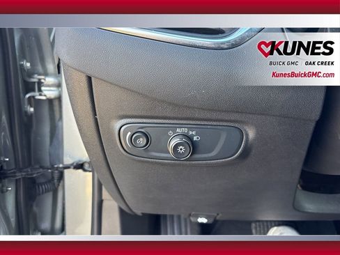 Used 2024 Chevrolet Equinox LT image 18