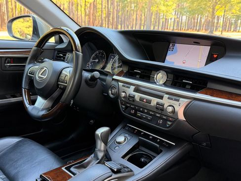 Used 2018 Lexus ES 350 w/ Luxury Package w/Wood Trim FWD image 20