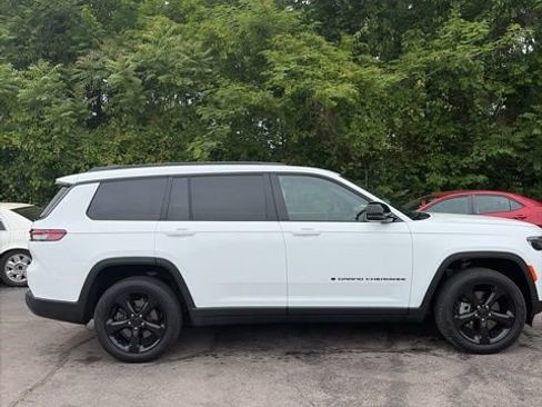 Used 2025 Jeep Grand Cherokee L Limited w/ Black Appearance Package AWD/4WD image 5