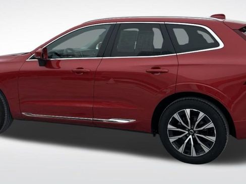 Used 2023 Volvo XC60 B5 Plus w/ Climate Package image 3