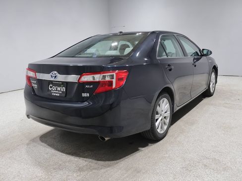 Used 2014 Toyota Camry XLE w/ Leather Package FWD image 2