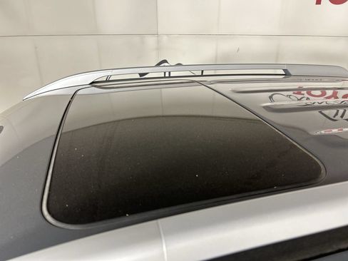 Used 2025 Hyundai Venue SEL FWD image 11