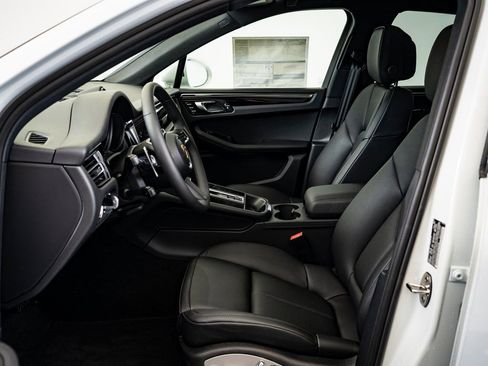 Used 2026 Porsche Macan image 5