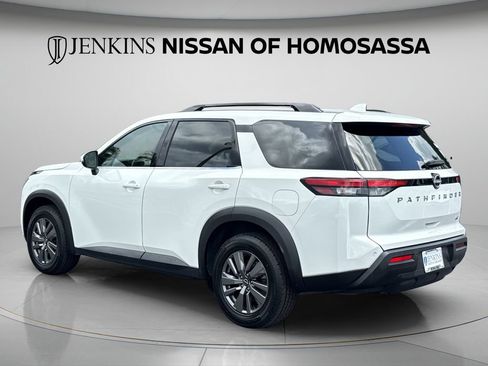 Certified 2024 Nissan Pathfinder SV FWD image 10
