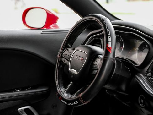 Used 2018 Dodge Challenger SXT RWD image 17