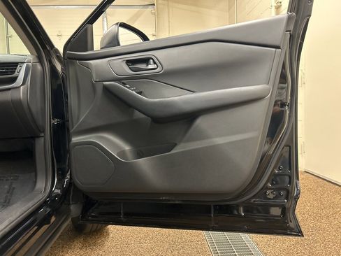 Used 2024 Nissan Rogue S image 16