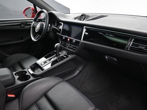 Certified 2024 Porsche Macan AWD/4WD image 14