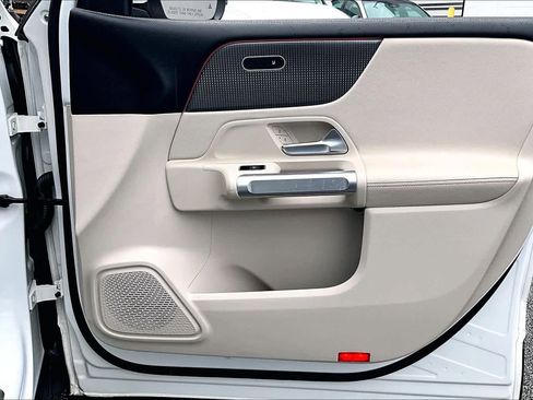 Used 2022 Mercedes-Benz GLB 250 GLB 250 image 22