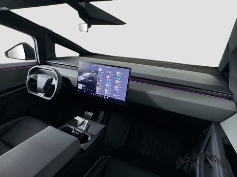 Used 2025 Tesla Cybertruck AWD Crew Cab image 31