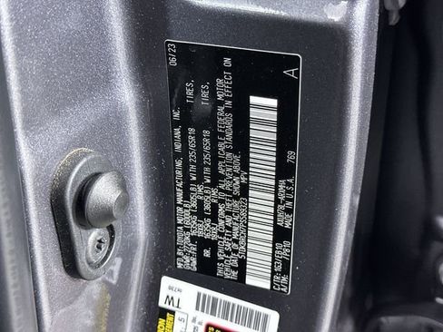 Used 2023 Toyota Highlander XLE AWD/4WD image 35