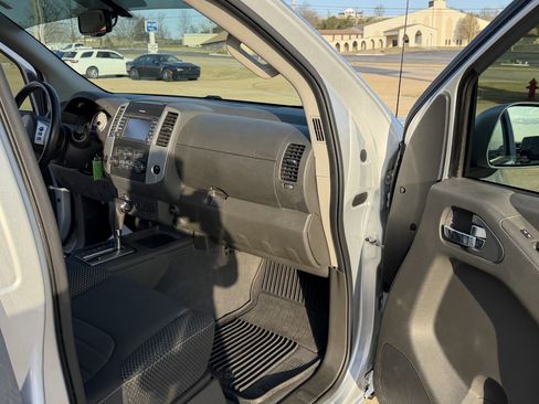 Used 2019 Nissan Frontier PRO-4X image 32