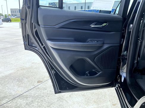 Used 2024 Jeep Grand Cherokee Altitude image 18