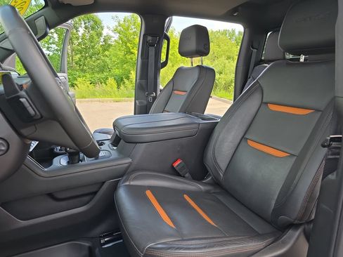Used 2025 GMC Sierra 1500 AT4 w/ AT4 Premium Package AWD/4WD image 15