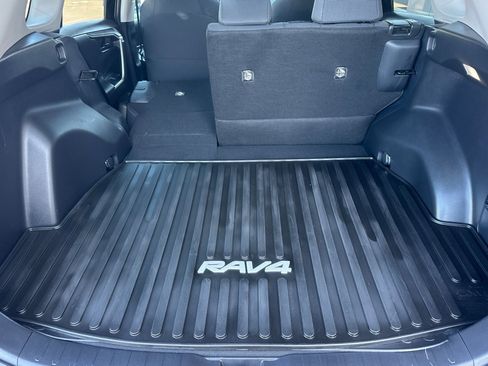 Used 2022 Toyota RAV4 LE image 18