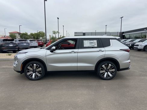 New 2026 Mitsubishi Outlander SE FWD image 4