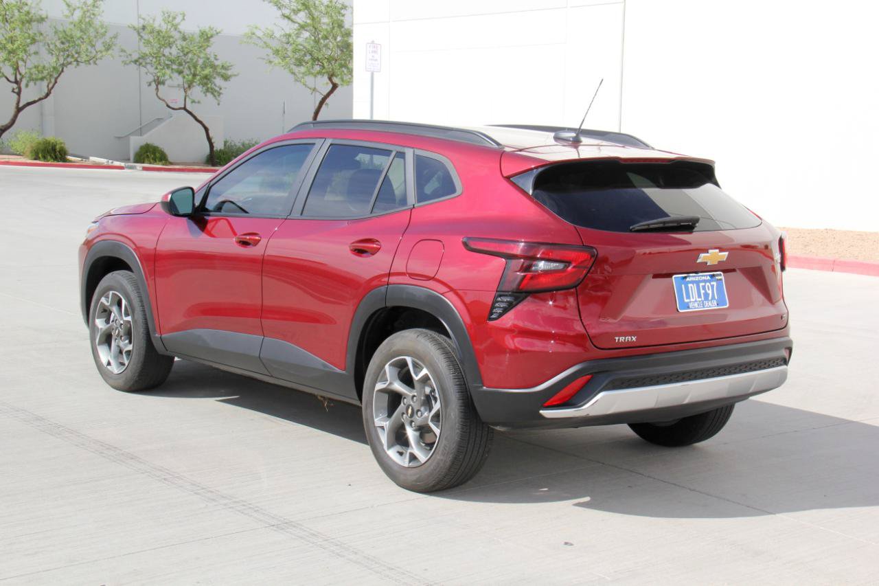 Used 2025 Chevrolet Trax LT w/ LT Convenience Package FWD image 7