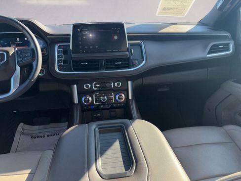 Used 2022 GMC Yukon SLT w/ SLT Premium Package image 11