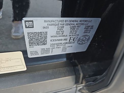 Used 2025 GMC Yukon Denali w/ Sun & Power Step Package image 12