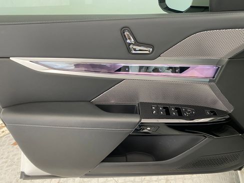 Certified 2024 BMW 750e xDrive image 11