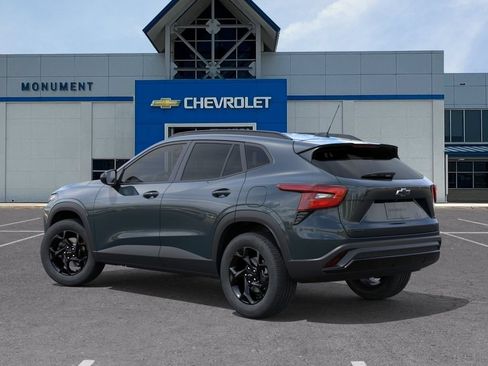 New 2026 Chevrolet Trax LT w/ Driver Confidence Package FWD image 3
