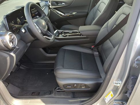 New 2026 Chevrolet Equinox LT w/ Convenience Package II AWD/4WD image 17