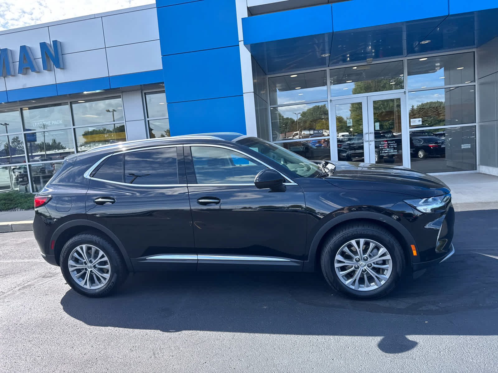 Certified 2022 Buick Envision Preferred AWD/4WD image 2