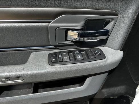 Used 2019 RAM 1500 Classic SLT image 10