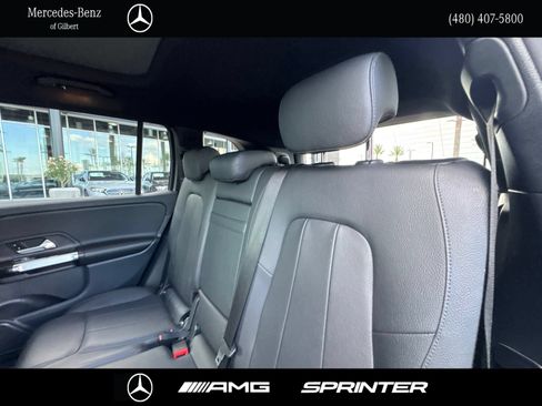 Used 2022 Mercedes-Benz GLB 250 4MATIC image 23