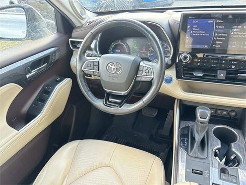 Used 2020 Toyota Highlander Platinum image 15