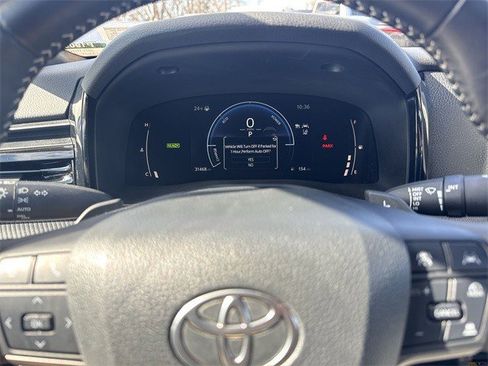 Used 2025 Toyota Camry SE image 14
