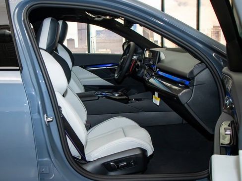 New 2026 BMW M5 w/ Executive Package image 21