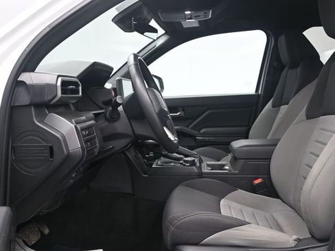 Used 2024 Toyota Tacoma TRD Off-Road image 6