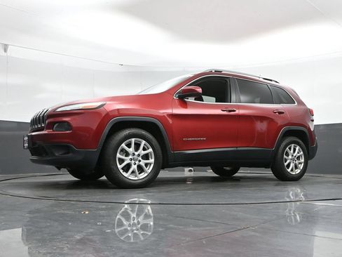 Used 2017 Jeep Cherokee Latitude w/ Cold Weather Group AWD/4WD image 43
