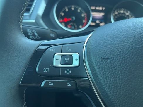 Used 2021 Volkswagen Tiguan SE image 13